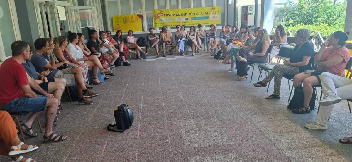 Un moment de l'assemblea del professorat de l'IES La Patacona